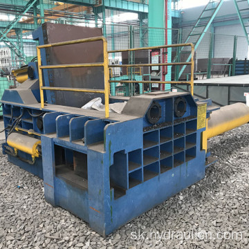 Bočný výsuvný hydraulický baliaci stroj na odpadový kov